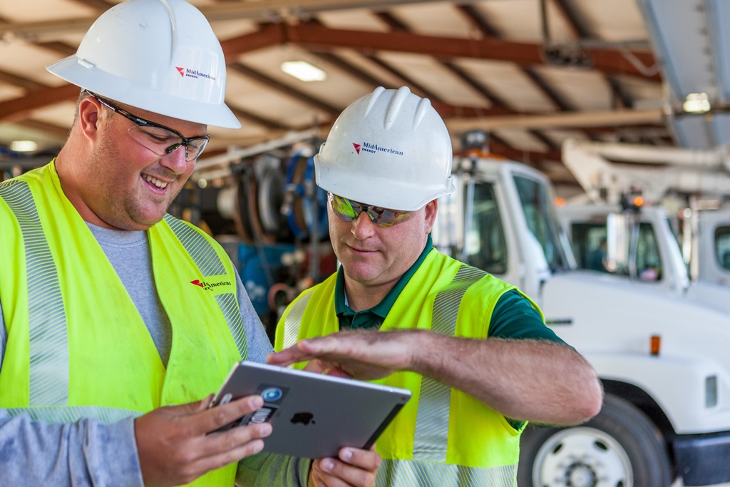 Case study: MidAmerican Energy uses innovative technology to modernize field crew training with eBooks