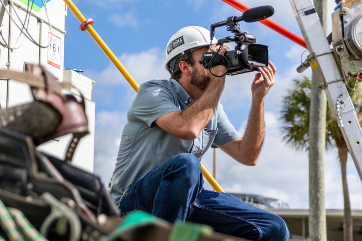 Index videographer in the field